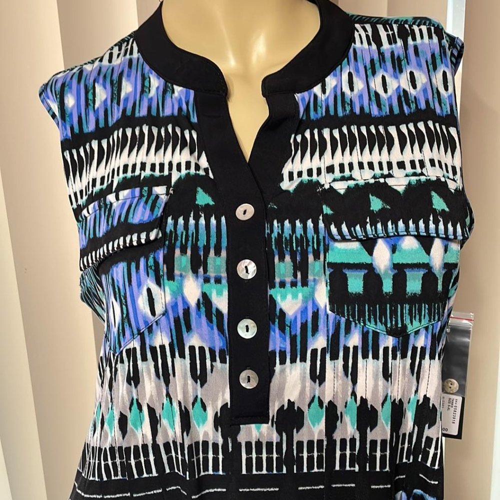 Size Women's Small Runs Big- Beautiful Print Lightweight Blouse NWT - Picture 2 of 4